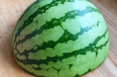 今天教大家怎样吃瓜,瓜果飘香，教你轻松吃瓜技巧